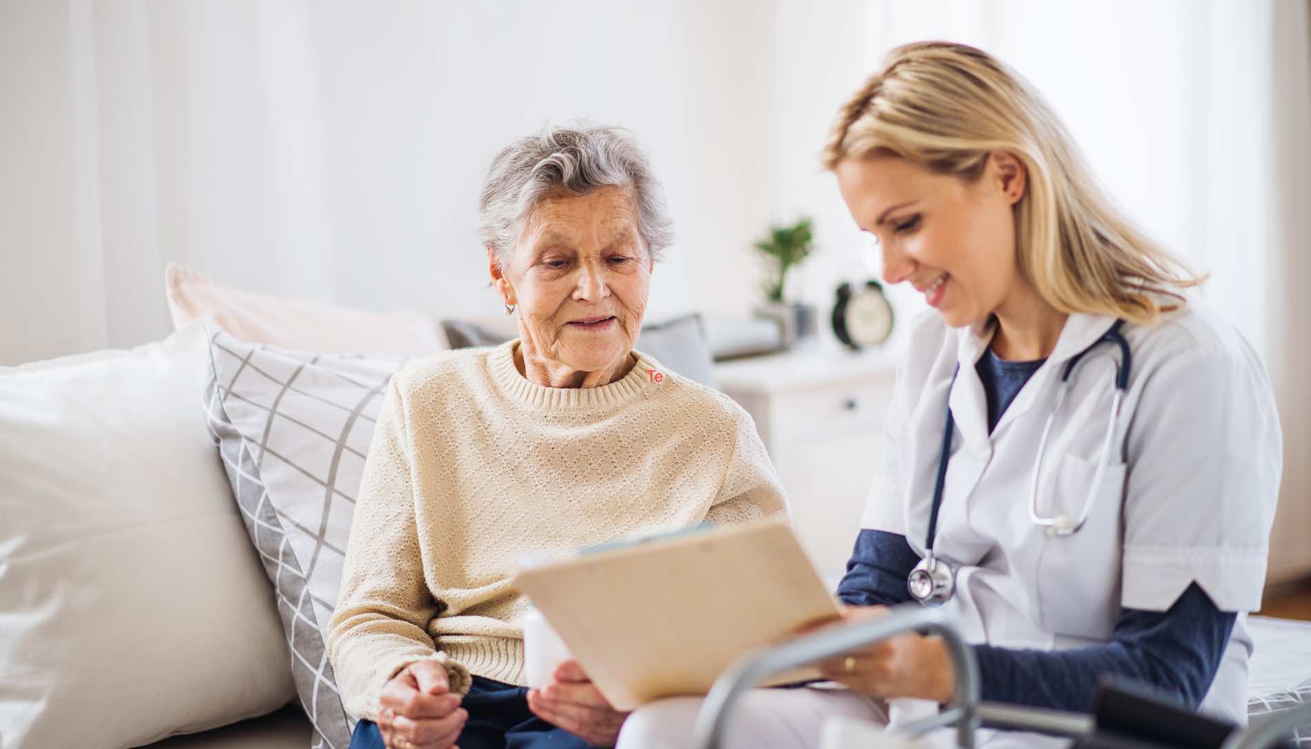 Versicherte mit einem Pflegegrad 2 bis 5 haben Anspruch auf eine teilstationäre Pflege